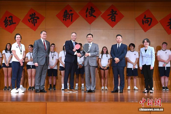 中新社记者