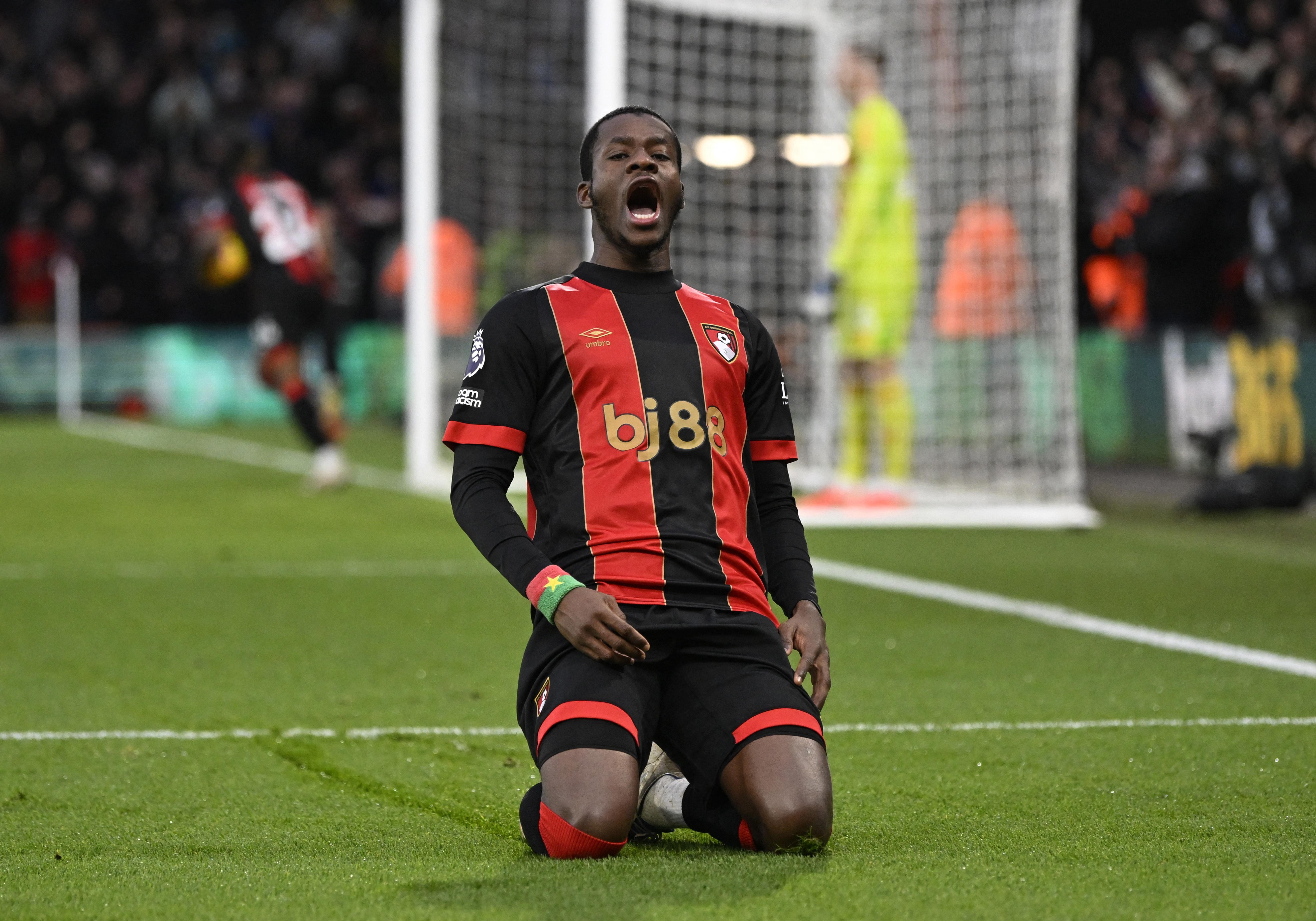 日离开葡萄, 万镑浮动费, 但他明确表