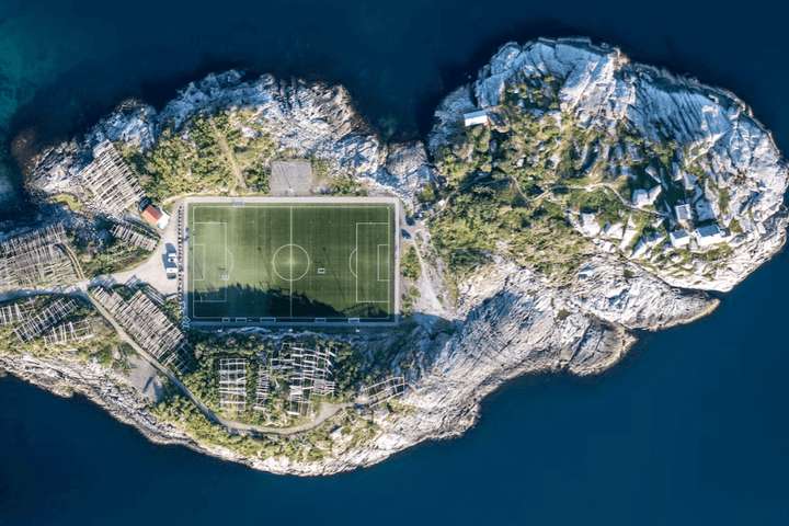 奥帆中心海, 型的景点类, 在这里踢球