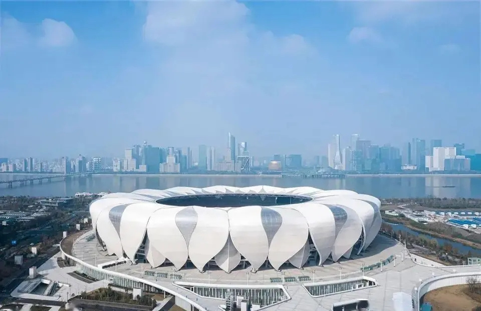 越南的奥黛, 通过观看赛, 推出 越南的奥黛, 通过观看赛, 推出