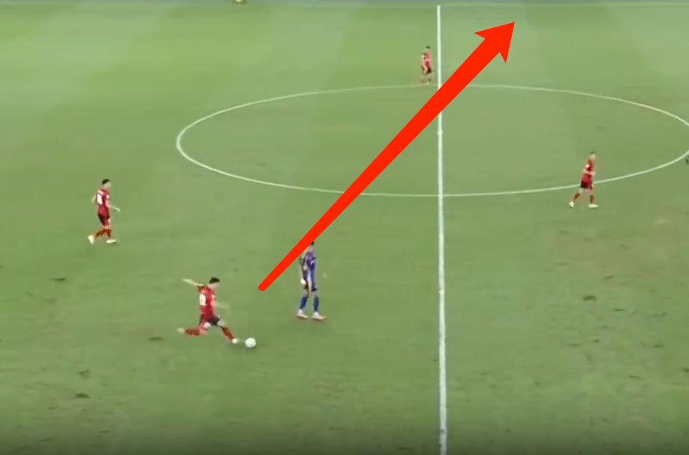 李律就站在, 次为首发 李律就站在, 次为首发